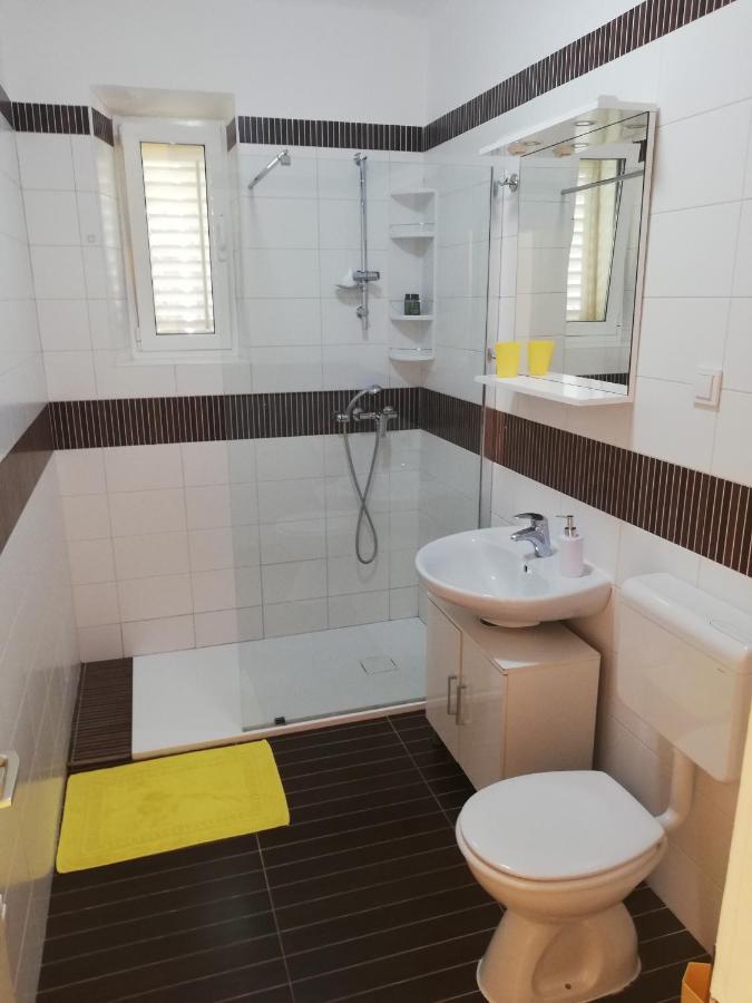 Yellow Room Guesthouse Дубровник Екстериор снимка