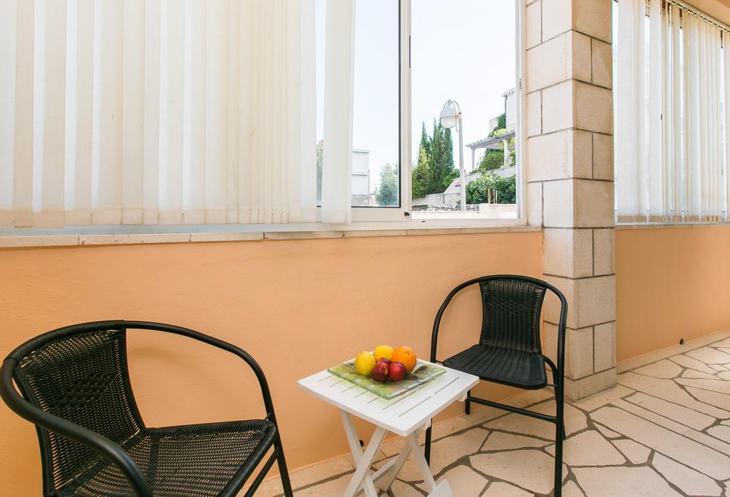 Yellow Room Guesthouse Дубровник Стая снимка