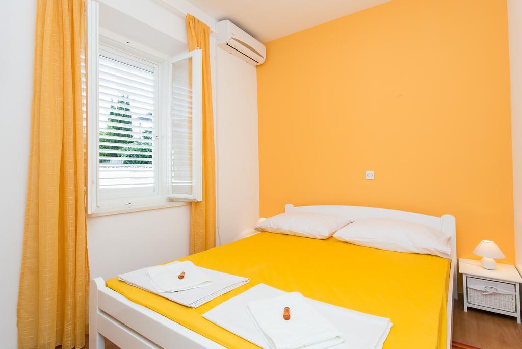 Yellow Room Guesthouse Дубровник Стая снимка